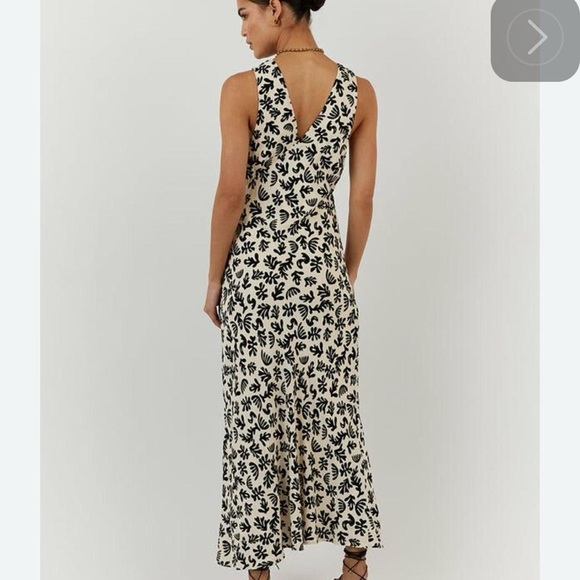 DISSH Dresses & Skirts - DISSH Printed Black & White Maxi Dress Size 2 Sleeveless V-Neck